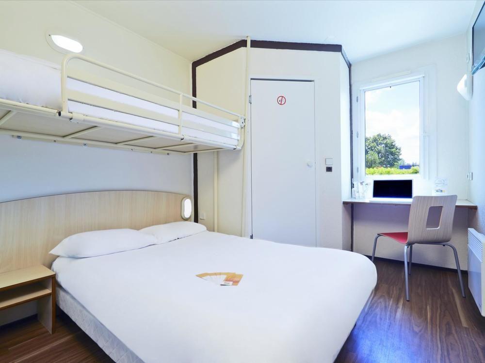 Hotel F1 Lyon Genay Massieux Bagian luar foto