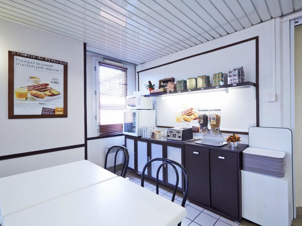 Hotel F1 Lyon Genay Massieux Bagian luar foto