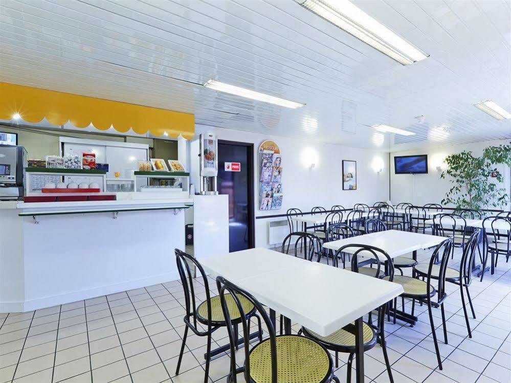 Hotel F1 Lyon Genay Massieux Bagian luar foto